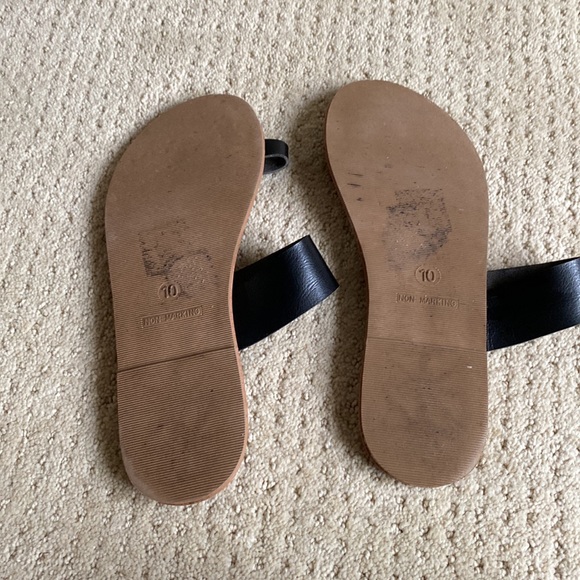 Universal Thread Sandals - Picture 3 of 4